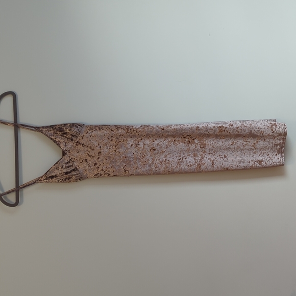 Lulu's velvet midi dress - Picture 6 of 9